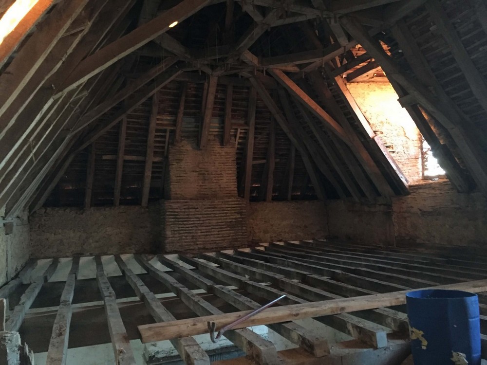 Restauration à Moncla : combles bruts