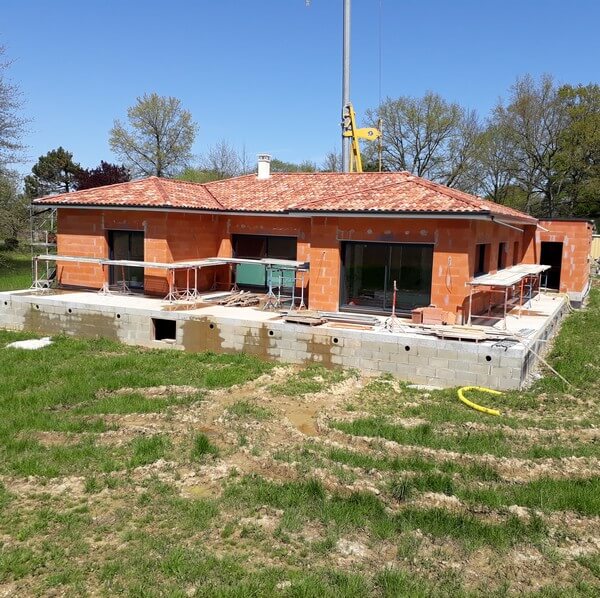 Chantier de construction d'une maison individuelle secteur Aire