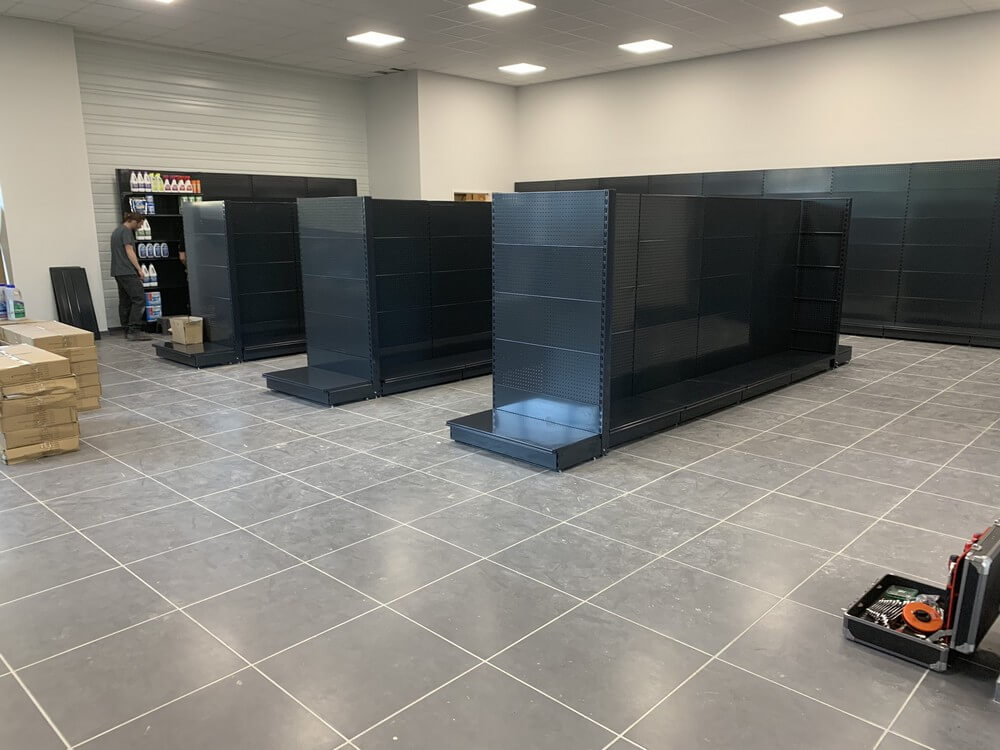 Pose de carrelage dans local commercial