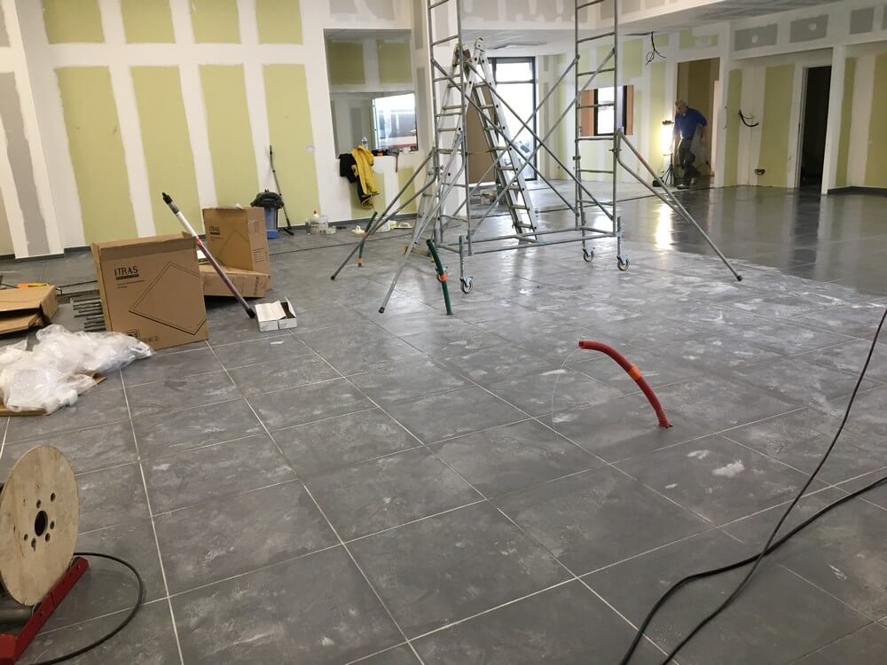 Pose de carrelage dans commerce à Mont de Marsan