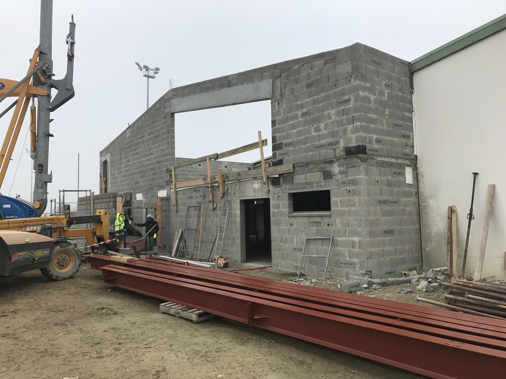 Pose de carrelage dans local commercial