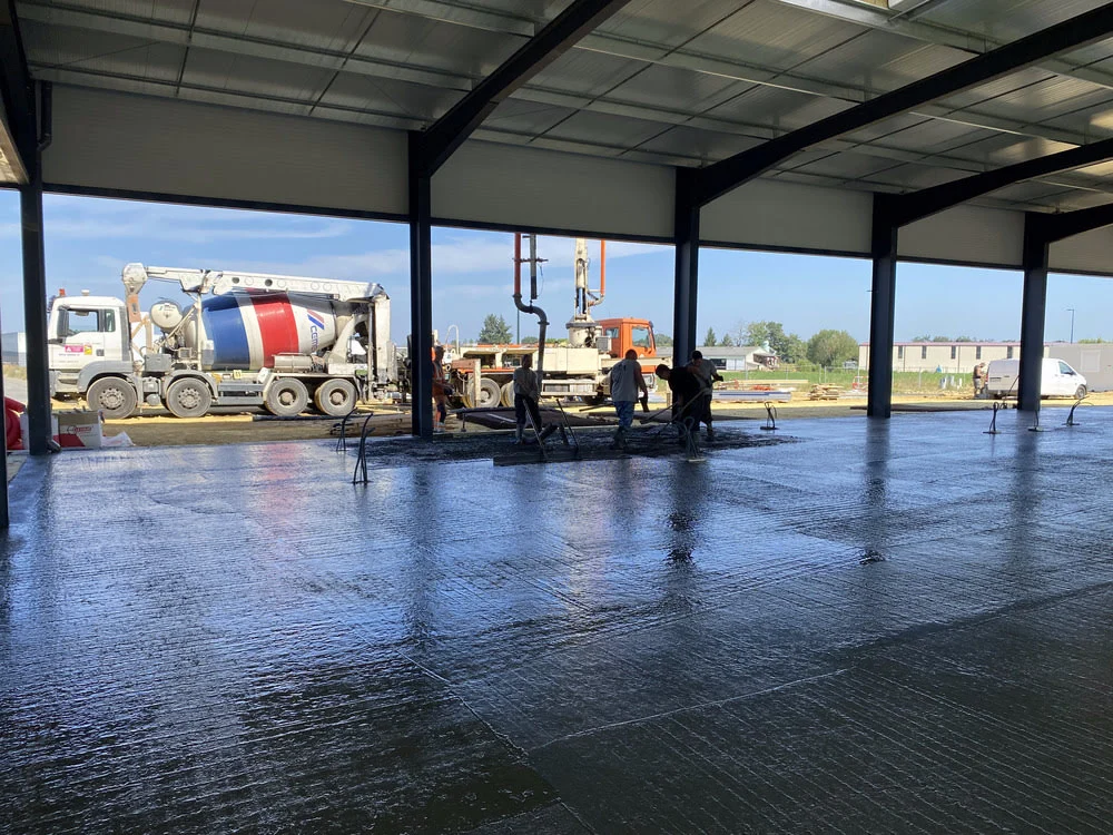 Bâtiment industriel avant transformation par Pellarini