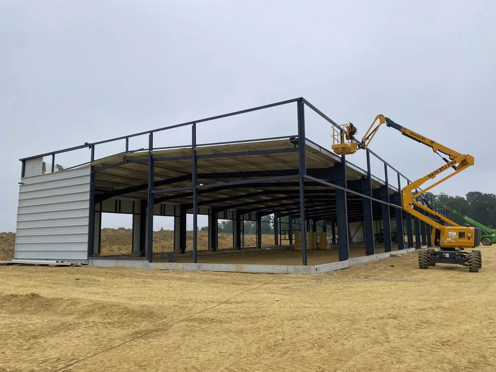 Bâtiment industriel avant transformation par Pellarini