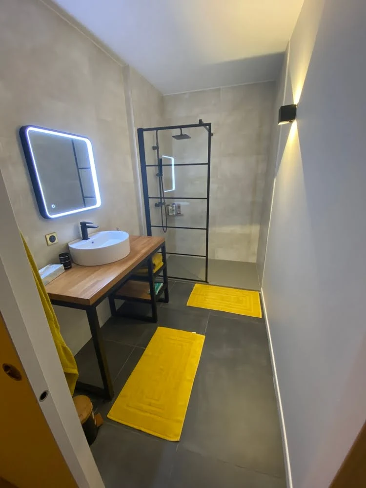 Transformation salle de bain en salle d'eau pour personnes à mobilité réduite - travaux