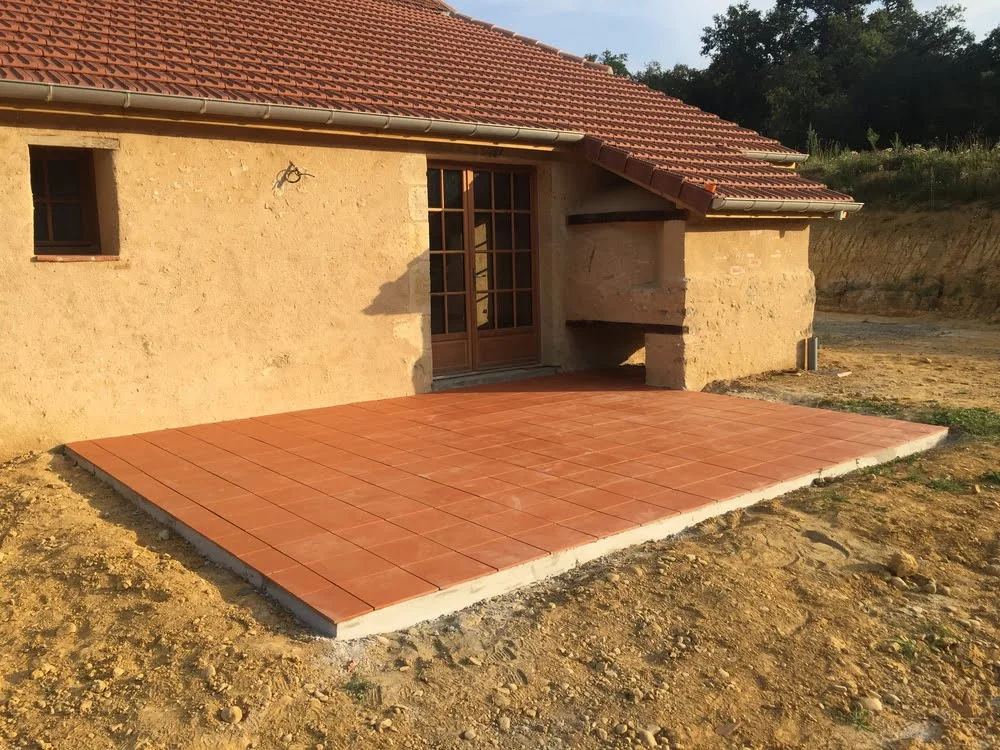 Pose de carrelage de sol en neuf