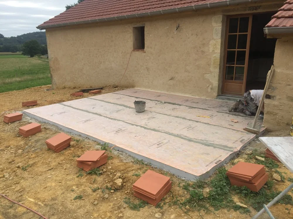 Pose de carrelage de sol en neuf