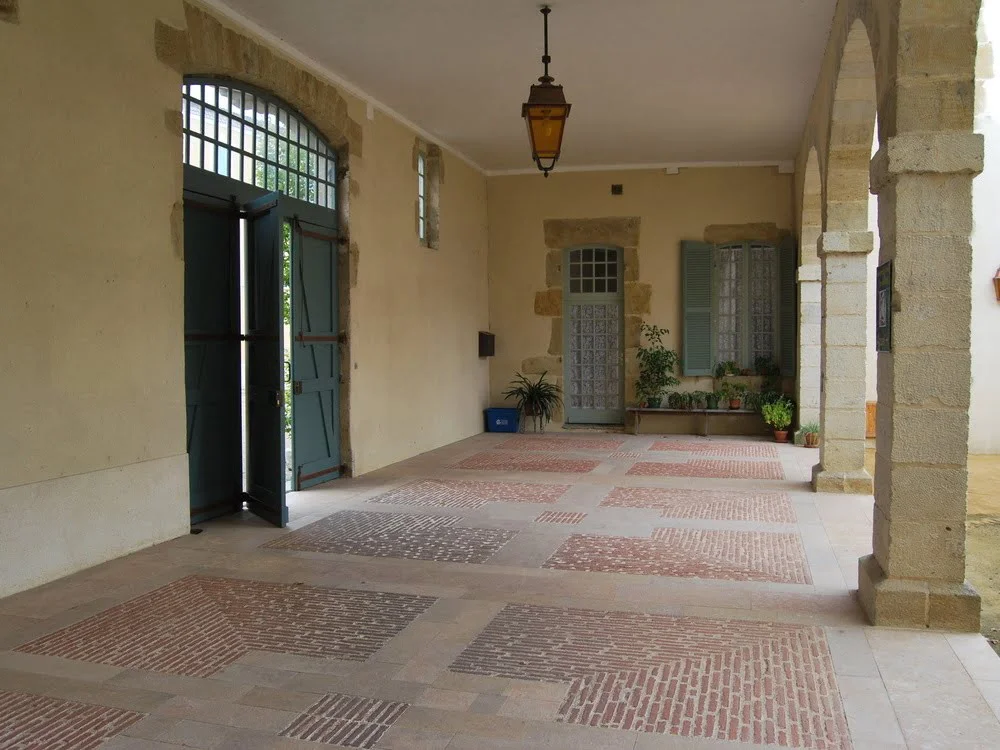 Rénovation d'une terrasse en béton désactivé avec joints en pavés