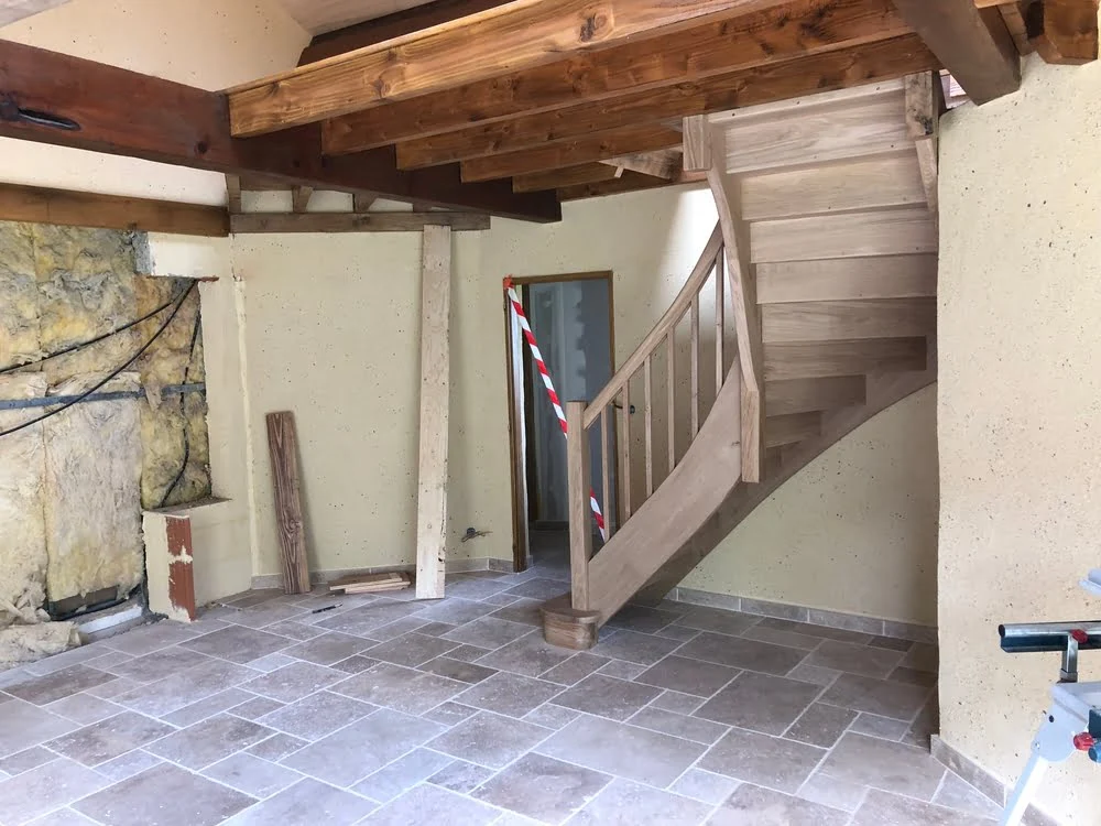 Pose de carrelage de sol intérieur