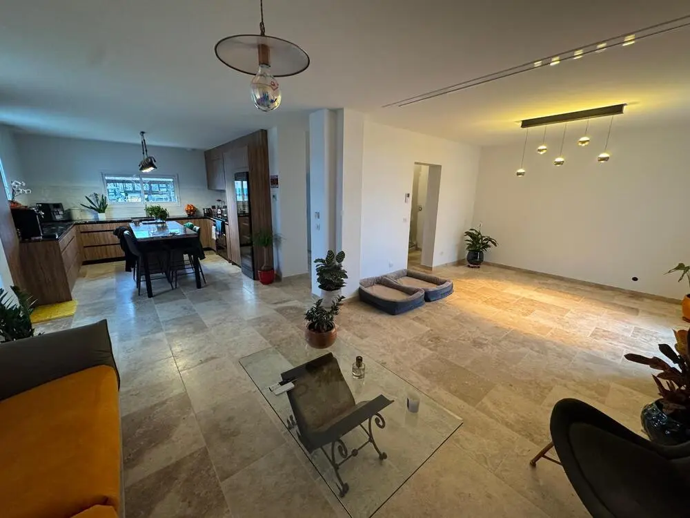 Pose de carrelage de sol en neuf