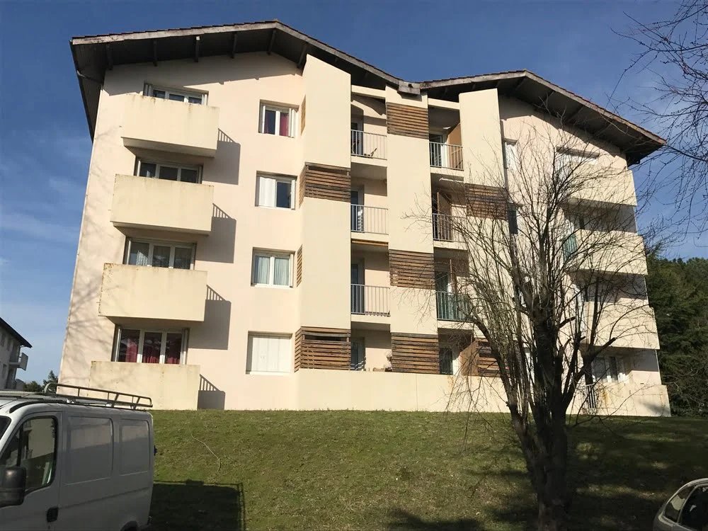 Pose de carrelage dans commerce à Mont de Marsan