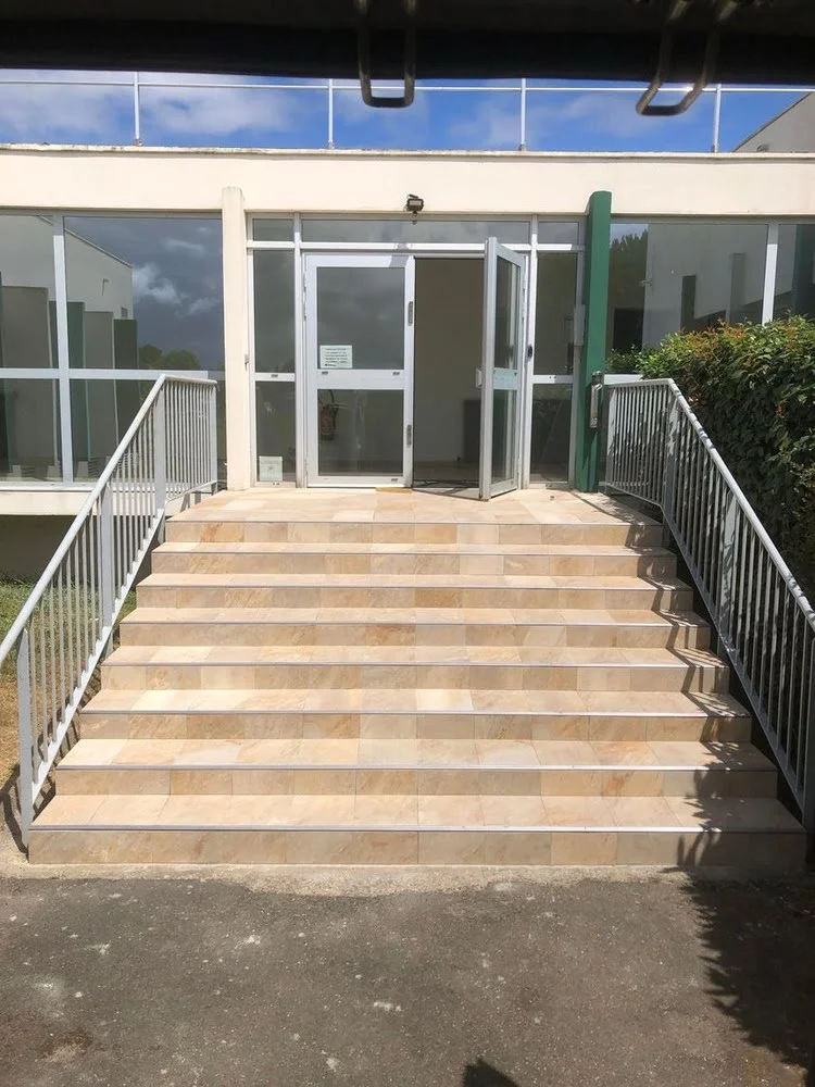 Pose de carrelage de sol en neuf