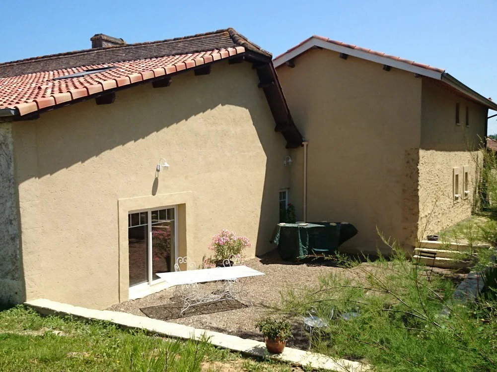 Maison ancienne rénovée avec enduit à la chaux