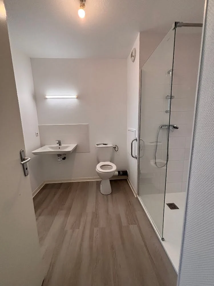 Bâtiment industriel transformé en pharmacie à Aire sur Adour