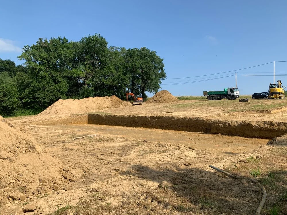 terrassement-plateforme-stockage-terre-landes-gers Maison ancienne avant isolation par l'extérieur